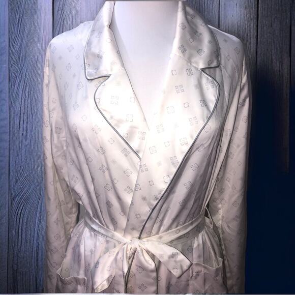 Rachel Parcell Satin Robe Ivory Cloud Small NWT - Picture 5 of 9